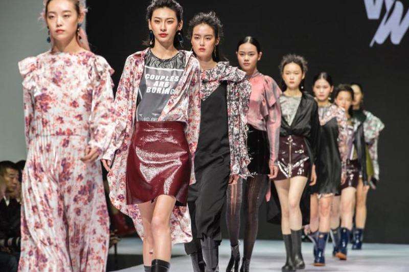 探寻韩国模特推特账号：时尚、生活、正能量与粉丝互动